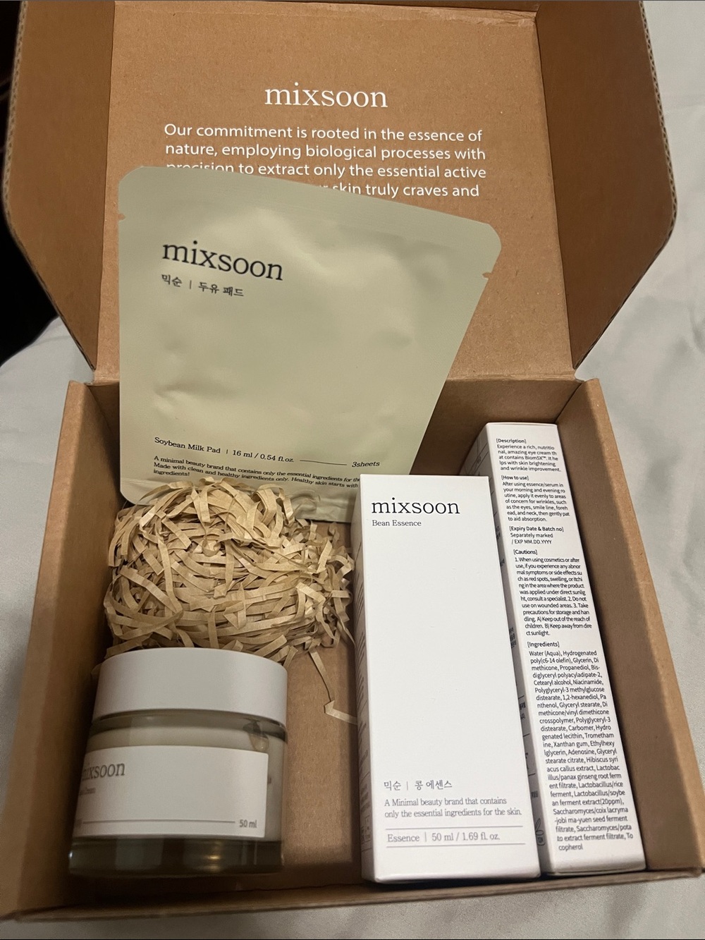 Women’s Skincare Set in Cream